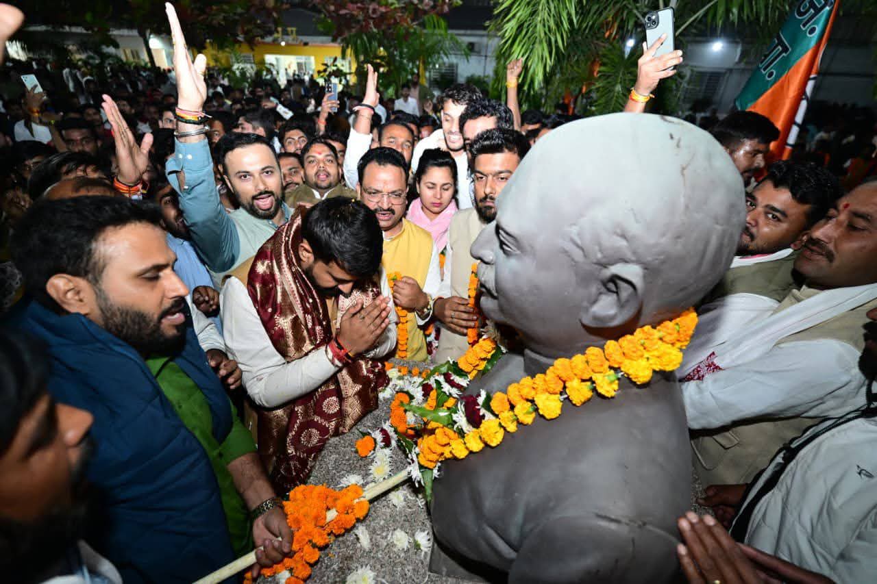 *मुख्यमंत्री डॉ. मोहन यादव एवं भाजपा प्रदेश अध्यक्ष व विधायक श्री हेमंत खण्डेलवाल ने गुरूवार को भाजपा प्रदेश कार्यालय में युवा मोर्चा के प्रदेश अध्यक्ष श्री श्याम टेलर के पदभार ग्रहण कार्यक्रम को संबोधित किया*