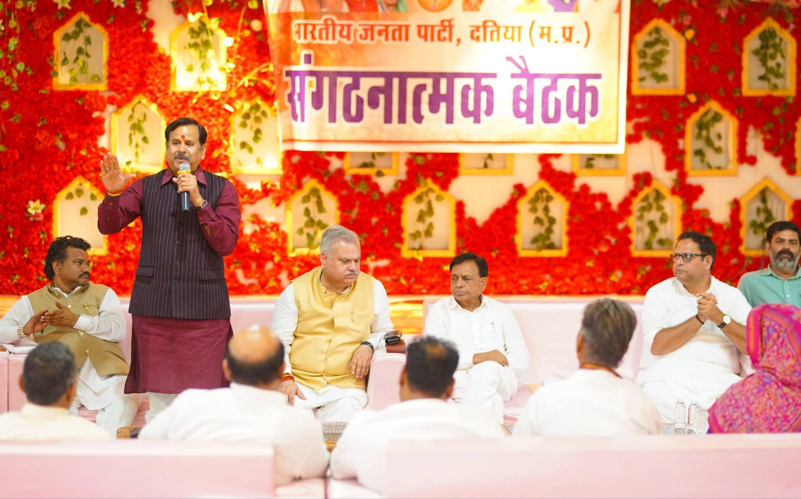 *भारतीय जनता पार्टी के प्रदेश प्रभारी डॉ. महेंद्र सिंह एवं क्षेत्रीय संगठन महामंत्री श्री अजय जामवाल ने मंगलवार को दतिया में आयोजित बैठक को किया संबोधित* 